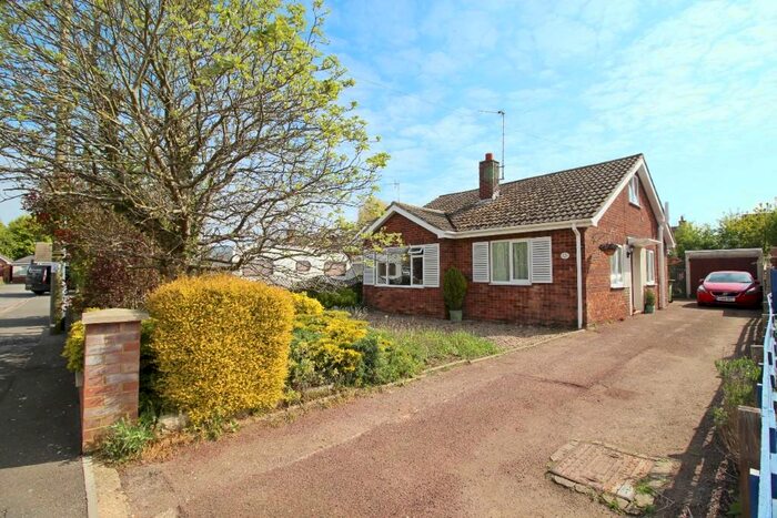 4 Bedroom Chalet For Sale In Woodland Lea, Helpston, PE6