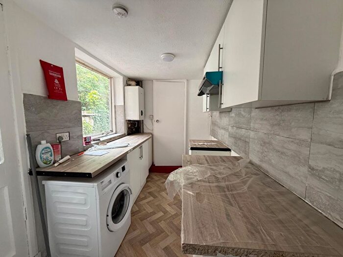 3 Bedroom Terraced House To Rent In Hartley Road, Luton, LU2