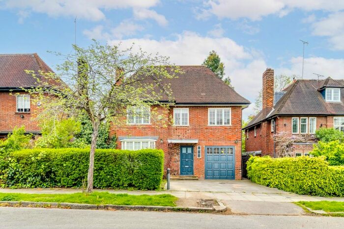 5 Bedroom Detached House To Rent In Kingsley Way, London, N2
