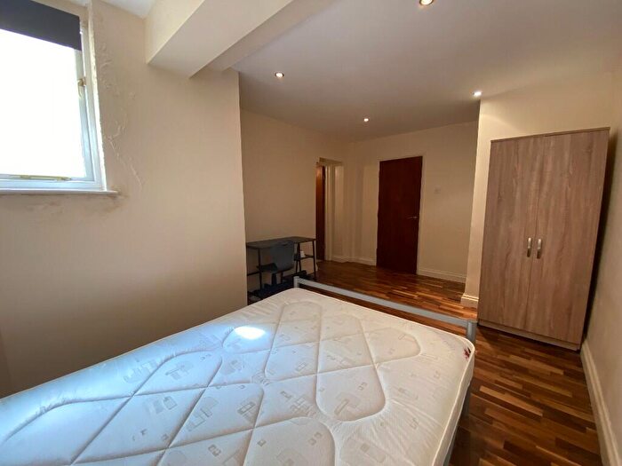 3 Bedroom Flat To Rent In Redcliffe Parade West, Bristol, [Ref: KhpLlt], BS1