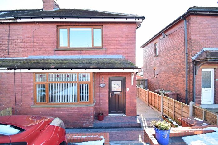 2 Bedroom Town House To Rent In Silcoates Lane, Wrenthorpe, WF2