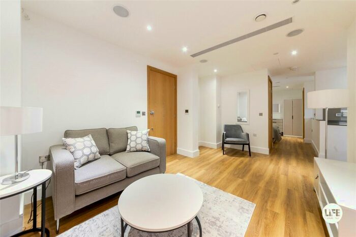 Apartment To Rent In Red Lion Court, London, EC4A