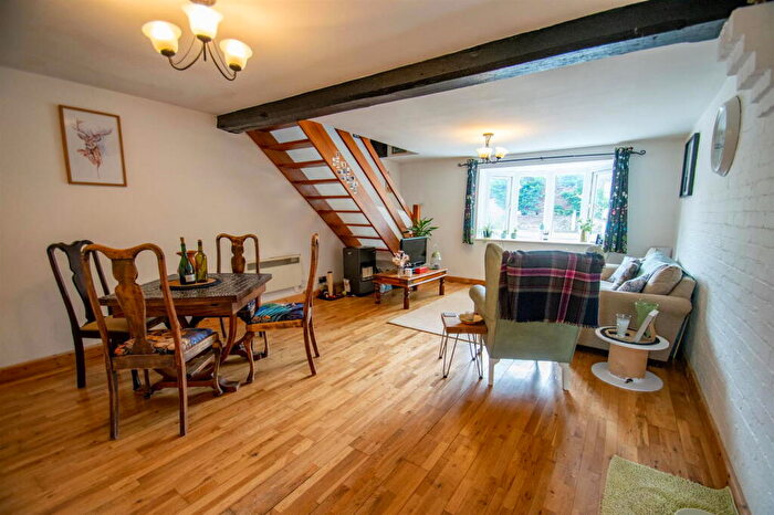 2 Bedroom Cottage To Rent In High Street, Silsoe, Bedford, MK45