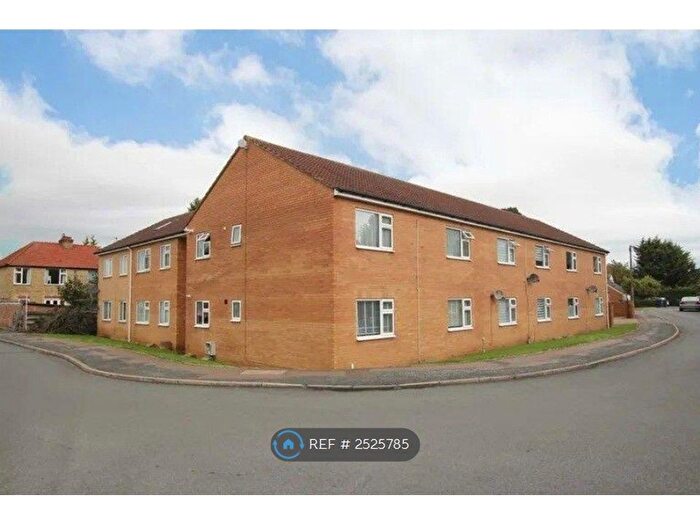 3 Bedroom Flat To Rent In Enniskillen Road, Cambridge, CB4