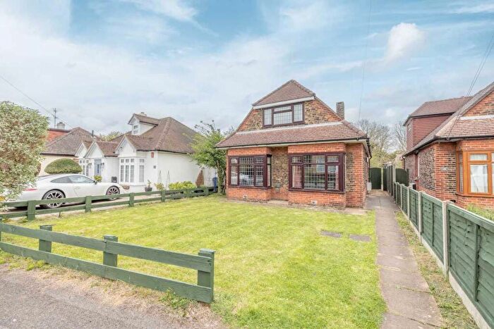 3 Bedroom Bungalow For Sale In Castle Avenue, Datchet, SL3