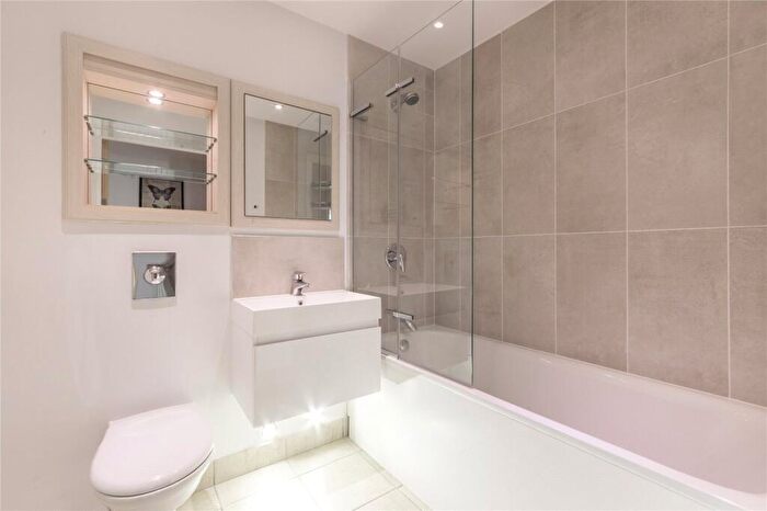4 Bedroom Flat To Rent In Millharbour, Millwall, E14