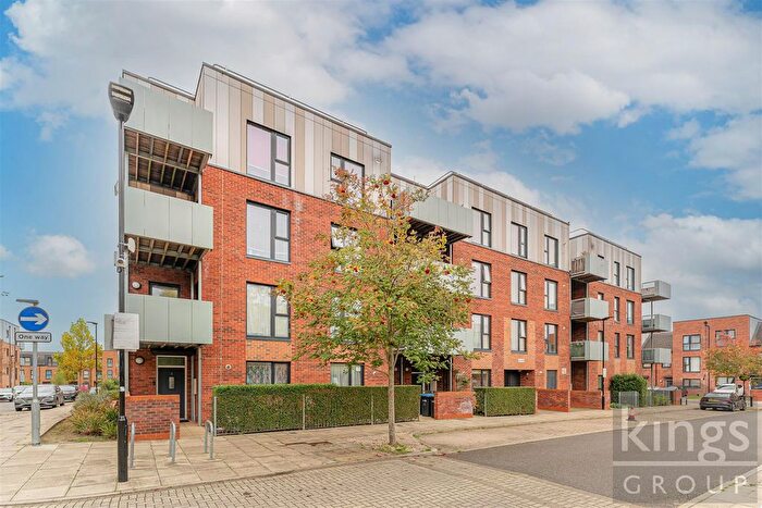 2 Bedroom Flat For Sale In Canning Square, Enfield, EN1