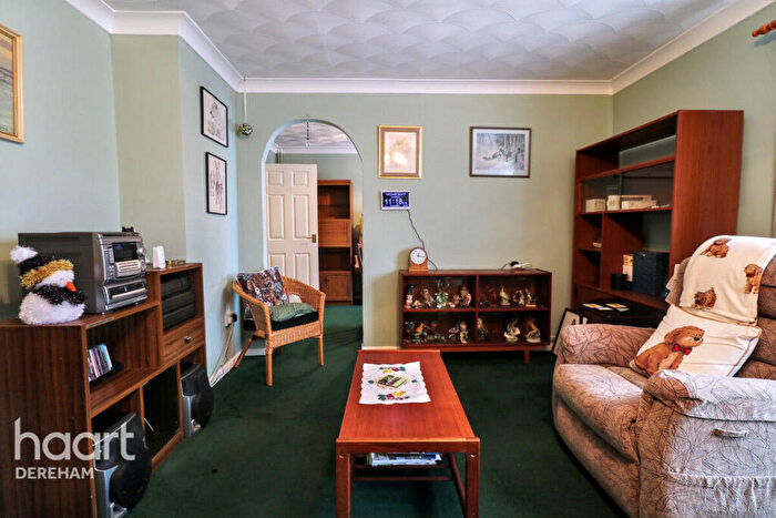 3 Bedroom Chalet For Sale In Larch Grove, North Elmham, NR20