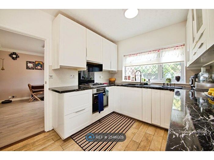 4 Bedroom Semi-Detached House To Rent In Swanbourne Drive, Hornchurch, RM12