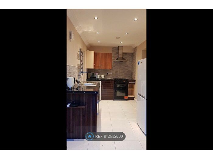 2 Bedroom Flat To Rent In High Street, Leamington Spa, CV31