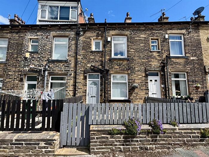 3 Bedroom Terraced House For Sale In Aberdeen Terrace, Clayton, Bradford, BD14