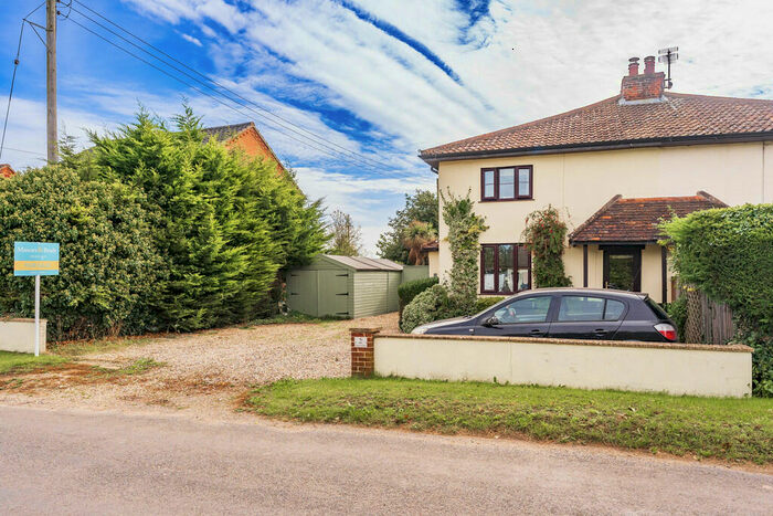 3 Bedroom Cottage For Sale In Norwich Road, Barnham Broom, NR9