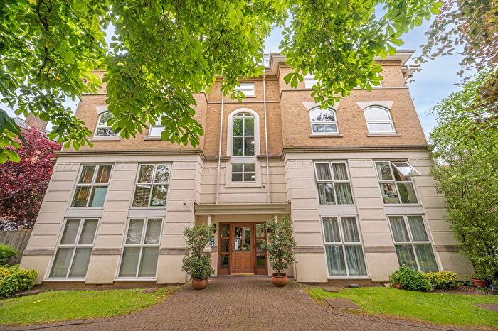 2 Bedroom Flat To Rent In Willesden Lane, Willesden Green, London, NW2