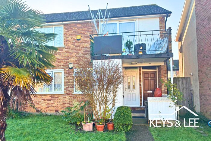 2 Bedroom Flat To Rent In Ashdown Walk, Romford, RM7