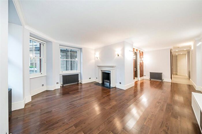 2 Bedroom Apartment To Rent In Drayton Gardens, London, SW10