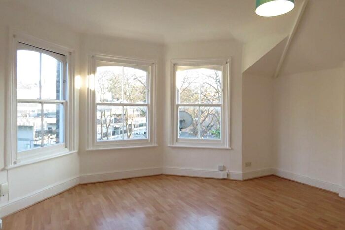 3 Bedroom Apartment To Rent In Lunham Road, Crystal Palace, London, SE19