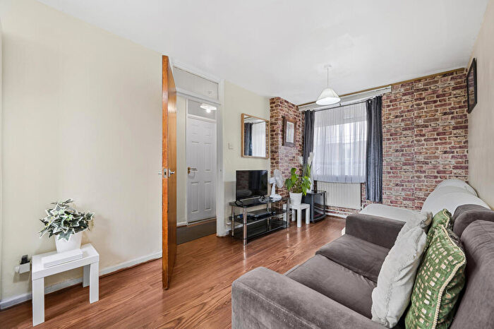 1 Bedroom Flat For Sale In Priory Court, Cheltenham Road, London, SE15