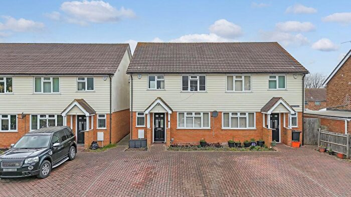3 Bedroom Semi-Detached House For Sale In Church Road, Basildon, SS14