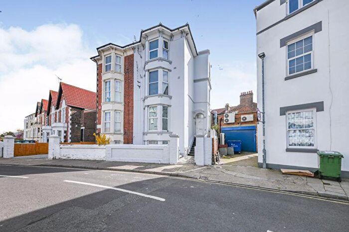 Flat To Rent In Kenilworth Road, Southsea, PO5