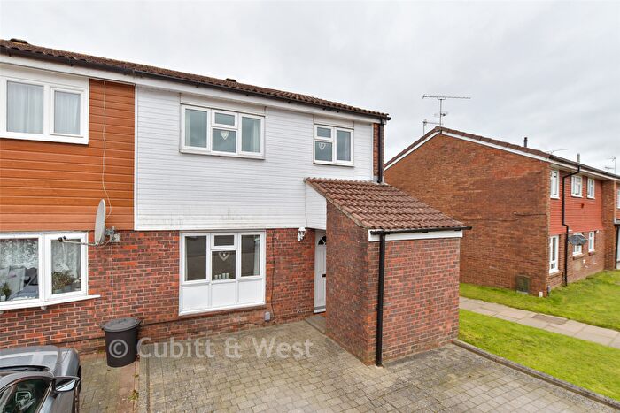 3 Bedroom End Of Terrace House For Sale In Britten Close, Bewbush, Crawley, West Sussex, RH11