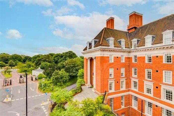 3 Bedroom Flat To Rent In Richmond Hill, Richmond, TW10