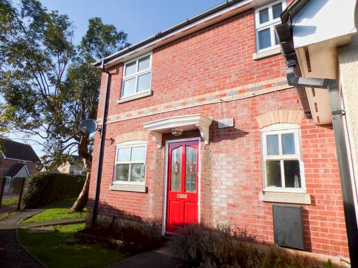 1 Bedroom Flat To Rent In Napier Crescent, Wickford, SS12