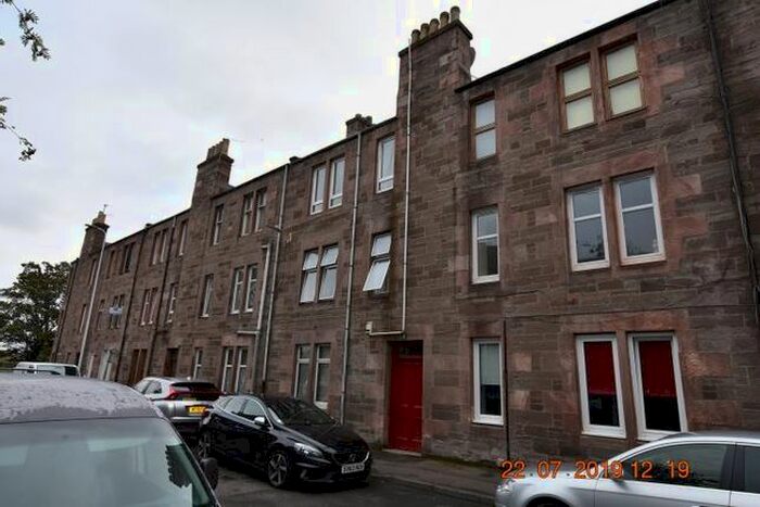 2 Bedroom Flat To Rent In E Inchaffray Street, Perth, PH1