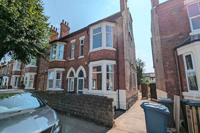 4 Bedroom Semi-Detached House To Rent In Rutland Road, Nottingham, NG2