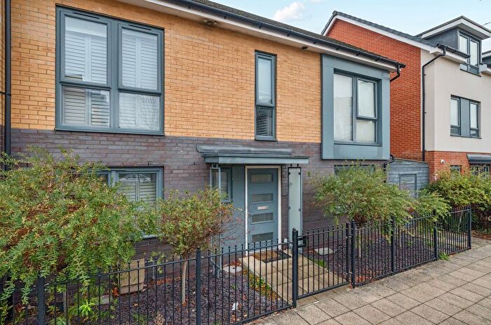 3 Bedroom Semi-Detached House For Sale In Padworth Avenue, Reading, Berkshire, RG2