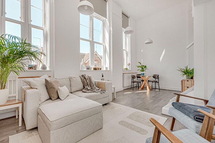 1 Bedroom Flat To Rent In Shillington Old School, Este Road, SW11