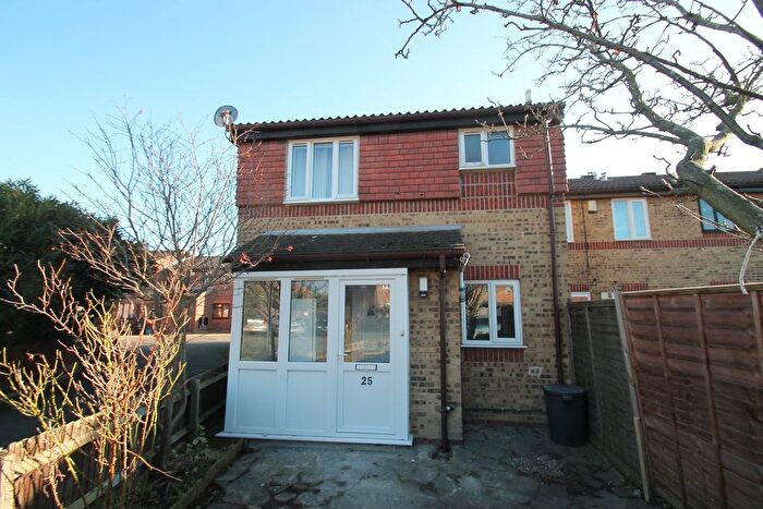 1 Bedroom Terraced House For Sale In Blunden Close, Dagenham, RM8