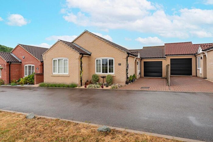3 Bedroom Detached Bungalow For Sale In Teulon Close, Hopton, NR31