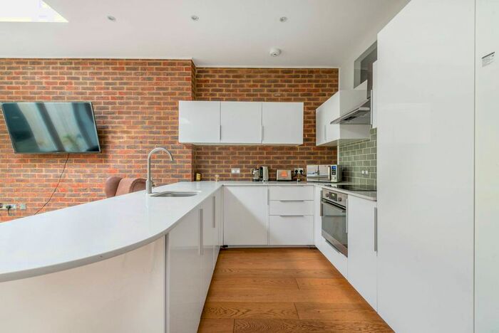 1 Bedroom Flat To Rent In Chiswick High Road, Chiswick, London, W4