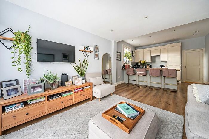 3 Bedroom Detached House For Sale In Sternhold Avenue, London, SW2