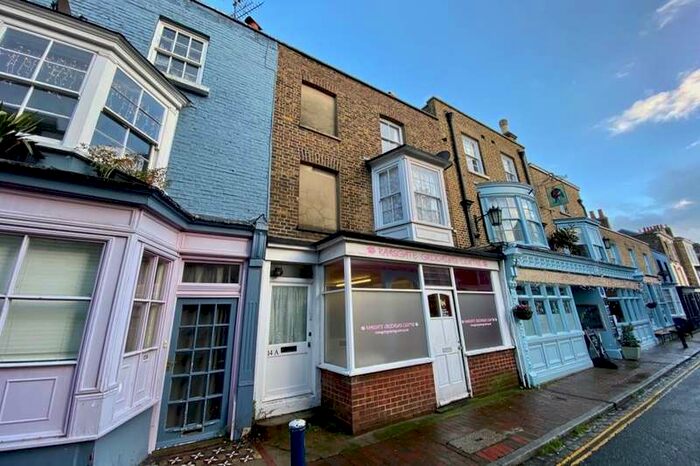 1 Bedroom Flat To Rent In Addington Street, Ramsgate, CT11
