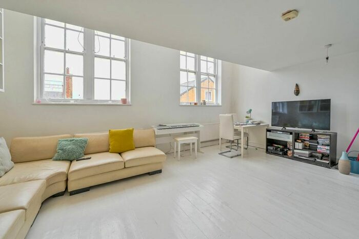 3 Bedroom Property To Rent In Symphony Mews, Kensal Rise, London, W10