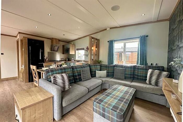 2 Bedroom Mobile/park Home For Sale In Sleaford Road, Tattershall, Lincoln, LN4