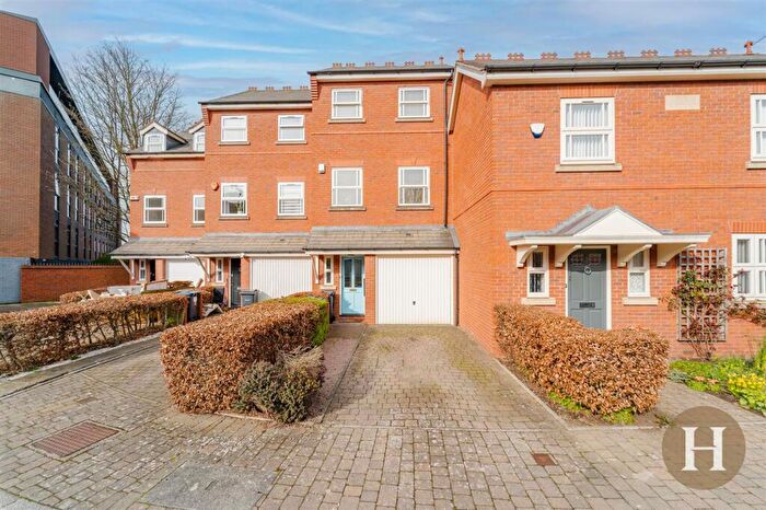 3 Bedroom Terraced House For Sale In The Farthings, Birmingham, B17