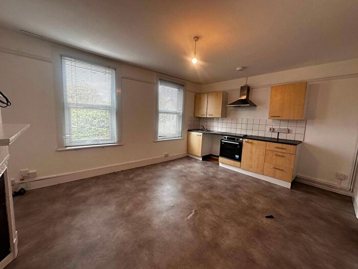 2 Bedroom Flat To Rent In Putney Road, Enfield, EN3