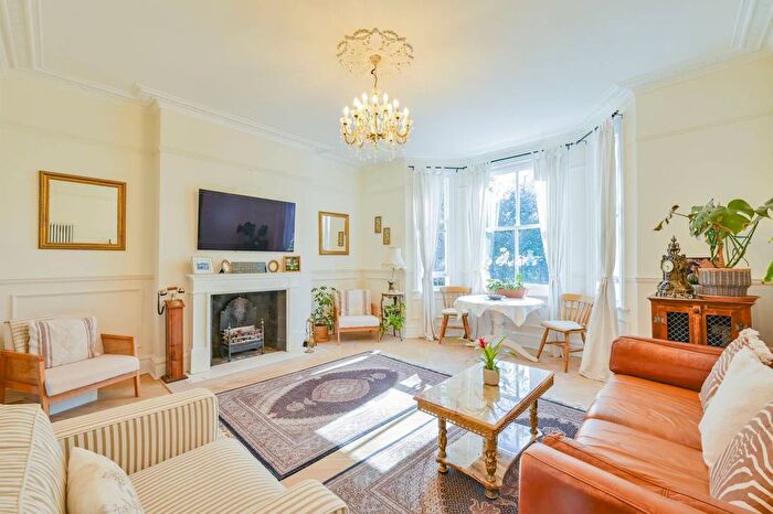 3 Bedroom Maisonette For Sale In Grosevner Road, London, Pimlico, London, SW1V