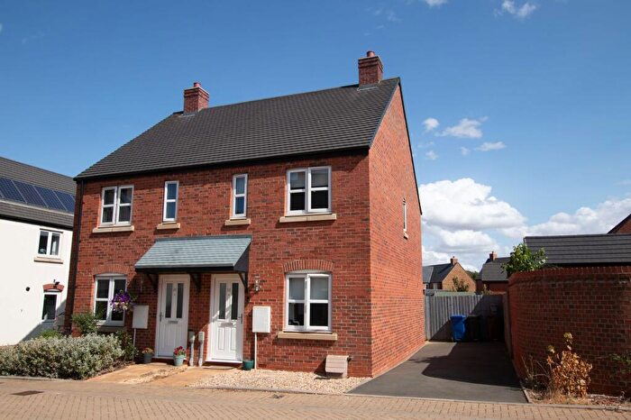 2 Bedroom Semi Detached House For Sale In Bismore Road, Banbury, OX16