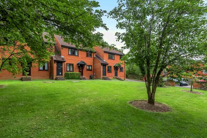 2 Bedroom Maisonette To Rent In High Wycombe, Buckinghamshire HP12