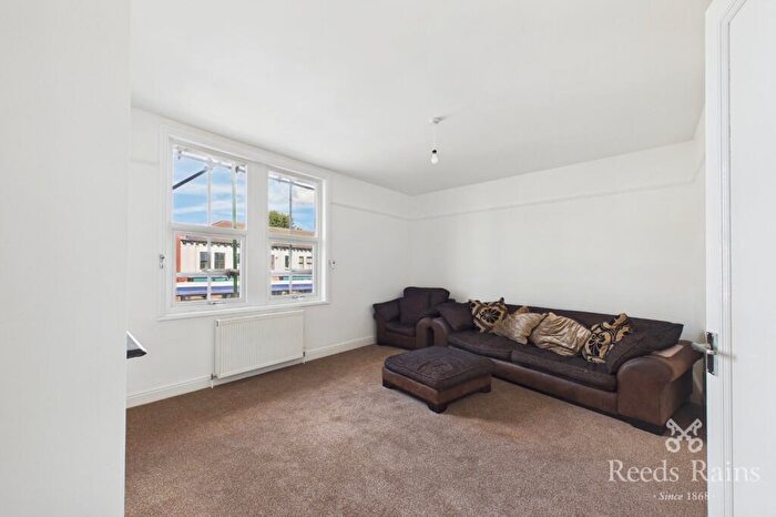 2 Bedroom Apartment To Rent In Austhorpe Road, Leeds, West Yorkshire, LS15