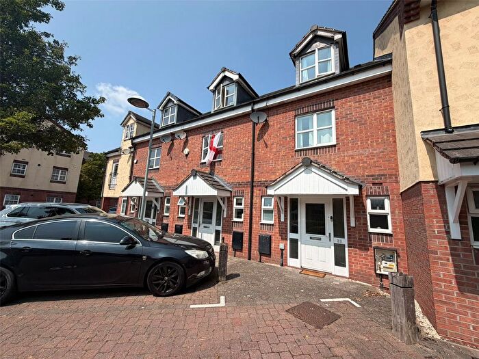 3 Bedroom Terraced House To Rent In Manorhouse Close, Walsall, WS1