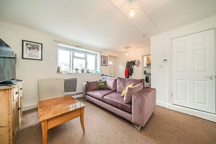 1 Bedroom Flat For Sale In St. Mark's Hill, Surbiton, KT6