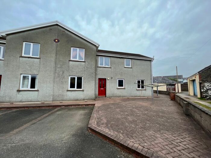 2 Bedroom Flat To Rent In Victoria Avenue, Fishguard, SA65