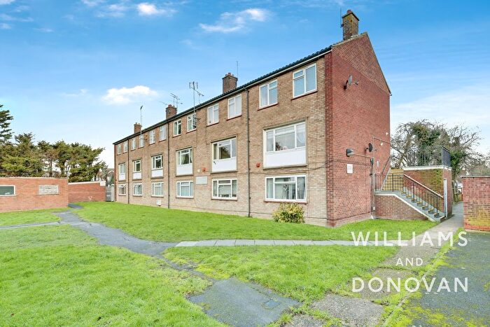 2 Bedroom Maisonette For Sale In South Benfleet, Essex, SS7