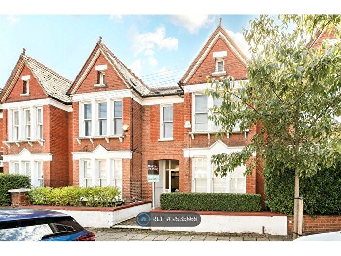 2 Bedroom Flat To Rent In Yukon Road, London, SW12