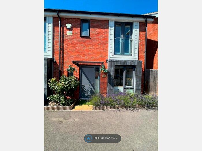 3 Bedroom End Of Terrace House To Rent In Kennet Walk, Reading, RG1