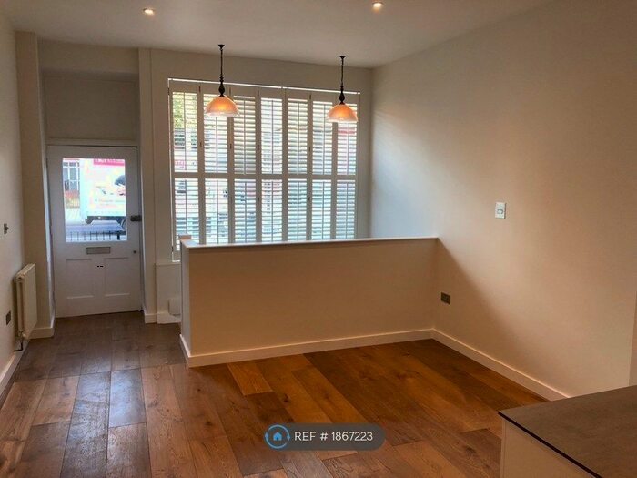 1 Bedroom Flat To Rent In Old Kent Road, London, SE1